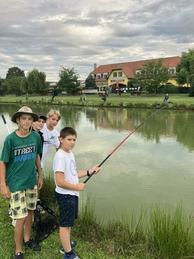 Nyári horgászat Alpesi-tó