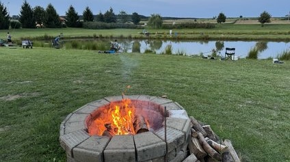 Nyári horgászat, szalonnasütés