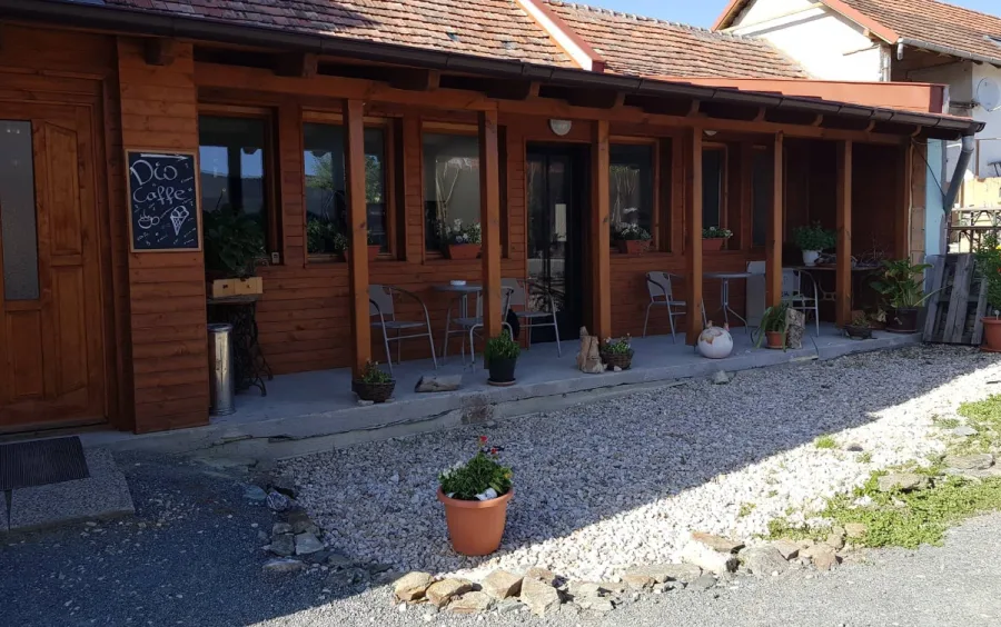 Dio Caffe Bistro & Farm Narda